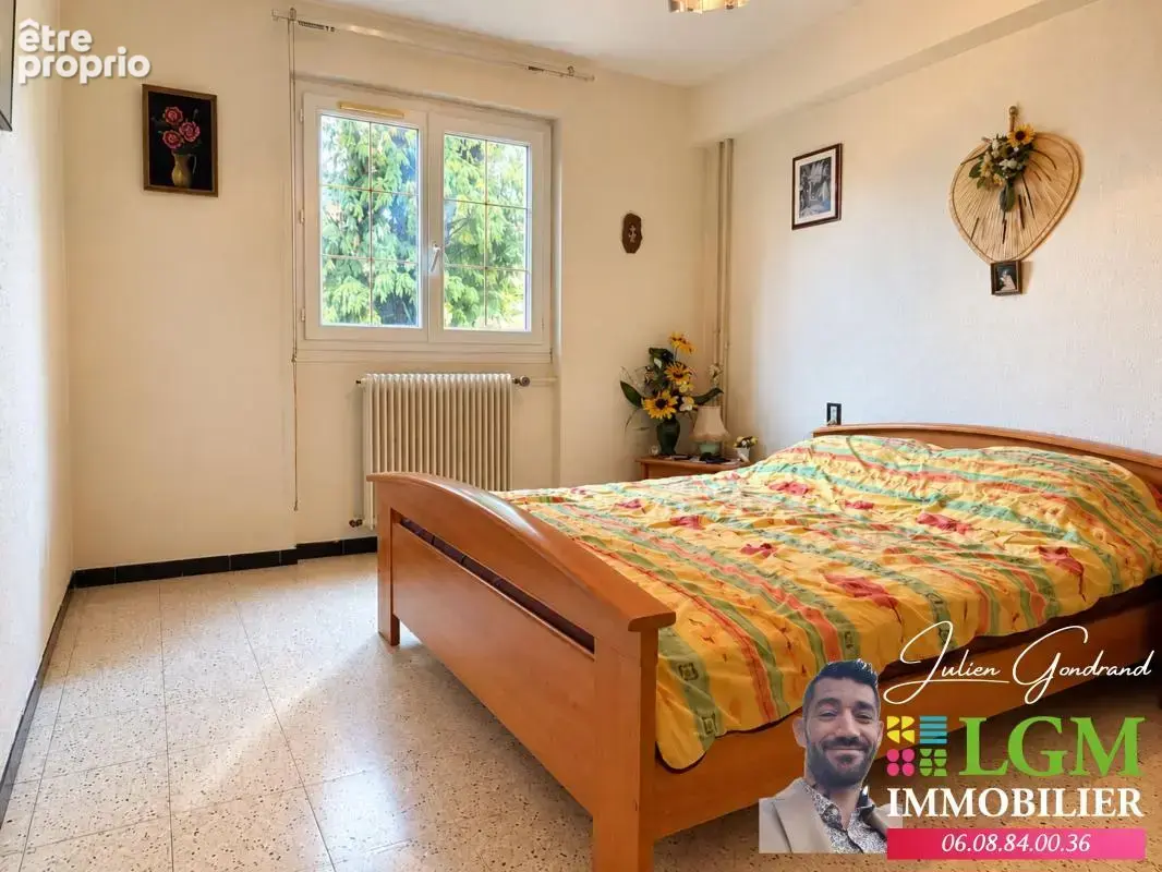 Maison de 132,62 m² avec piscine et terrain divisible et constructible de 1 374 m² à Rodilhan  - photo 10