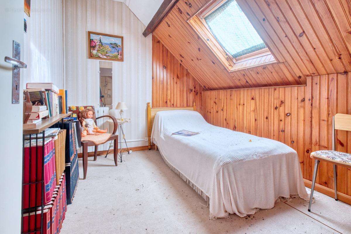 Maison à LA ROCHE-CANILLAC