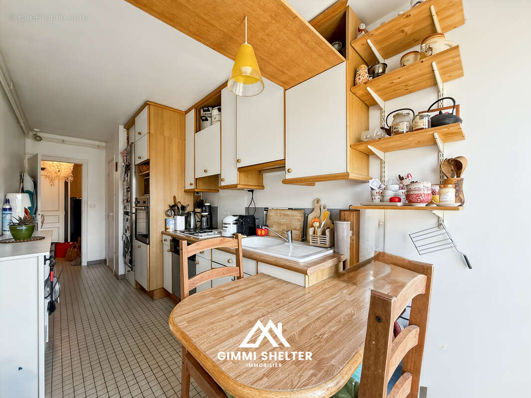 Appartement de 83 m2 vue, balcon, cave et parking, plein centre - photo 9