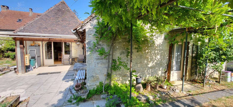 Maison de village de plain-pied avec jardin - photo 3