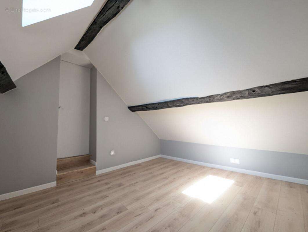 Appartement à CHANTELOUP-LES-VIGNES