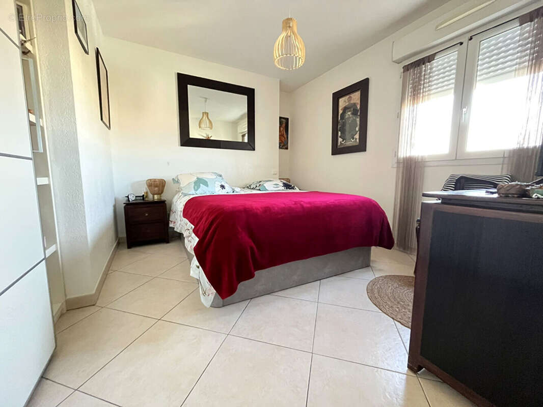 Appartement à SAINT-LAURENT-DU-VAR