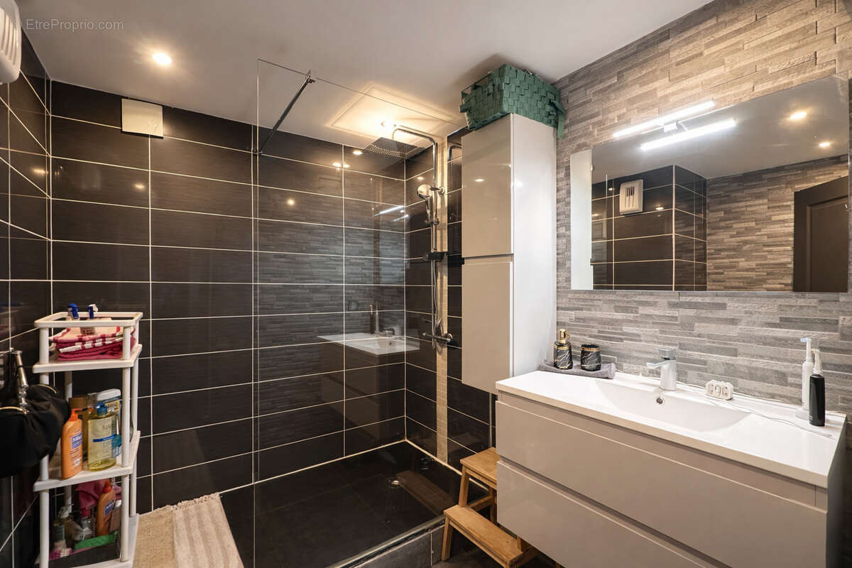 Appartement à SAINT-PAUL-TROIS-CHATEAUX