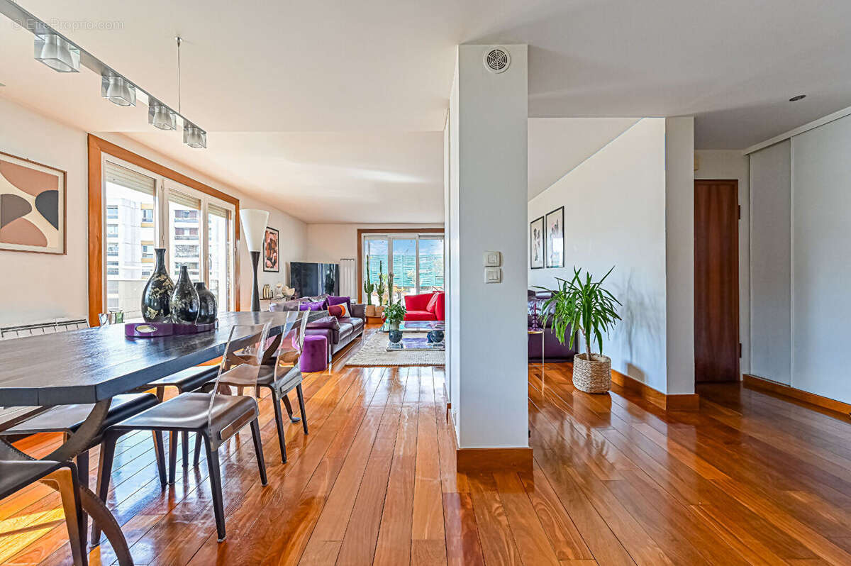 Appartement à PARIS-19E