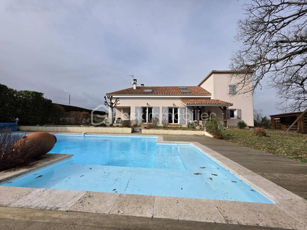 Maison à SAINTE-COLOMBE-EN-BRUILHOIS