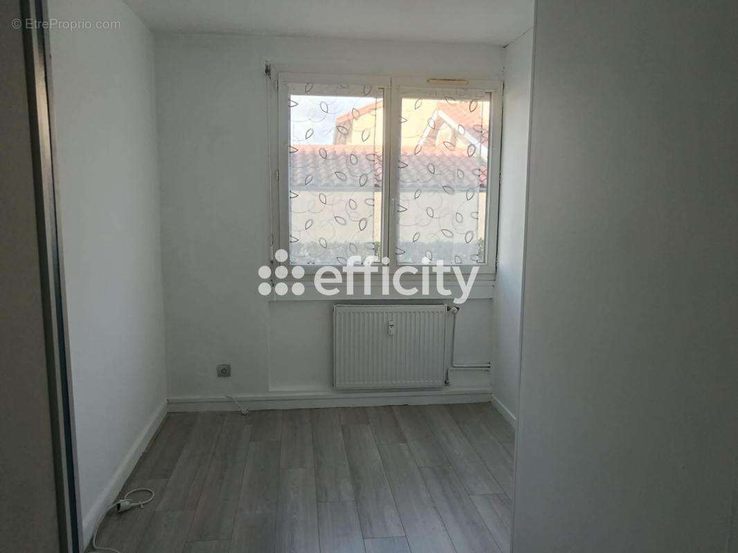 Appartement à SURY-LE-COMTAL