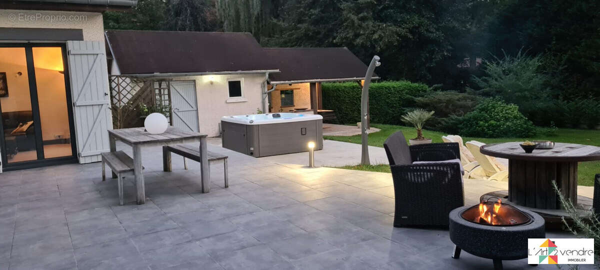 Terrasse arrière de nuit - Maison à COMPIEGNE