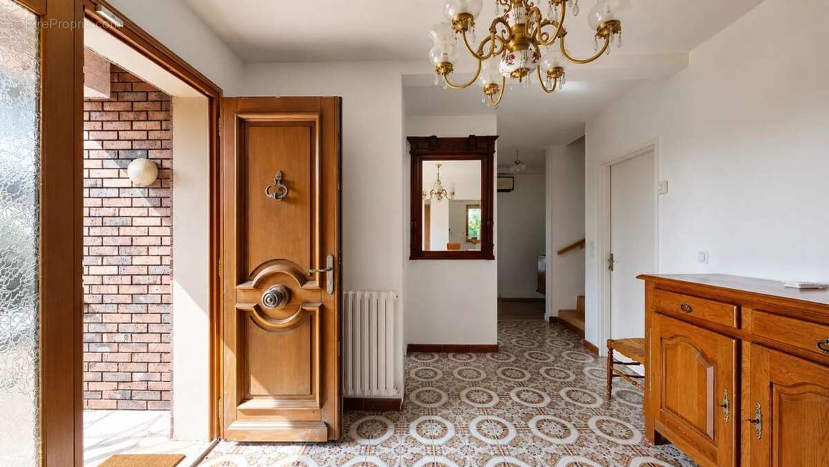 COURGENT : Maison - 203m²  sur 1380m2 de jardin - 5 à 6 chambres - photo 4