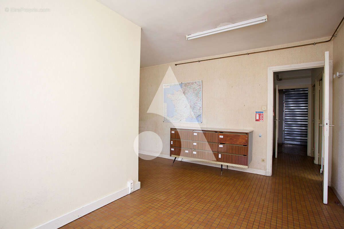 Commerce à SAINT-GEORGES-DE-RENEINS