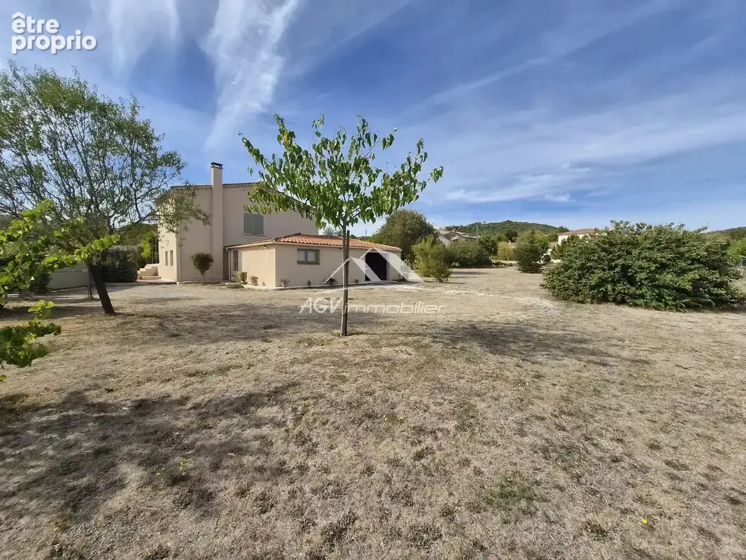 Maison avec garage , dépendance sur 2761 m² de terrain constructible - photo 6