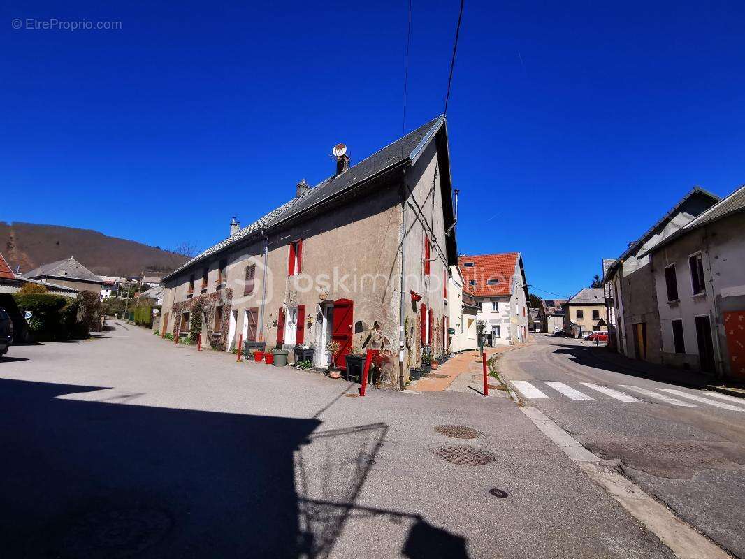 Maison à PIERRE-CHATEL