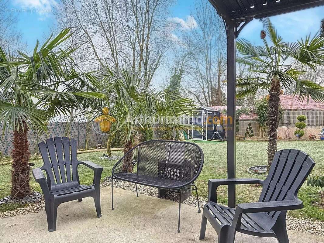 Maison à NIVOLAS-VERMELLE