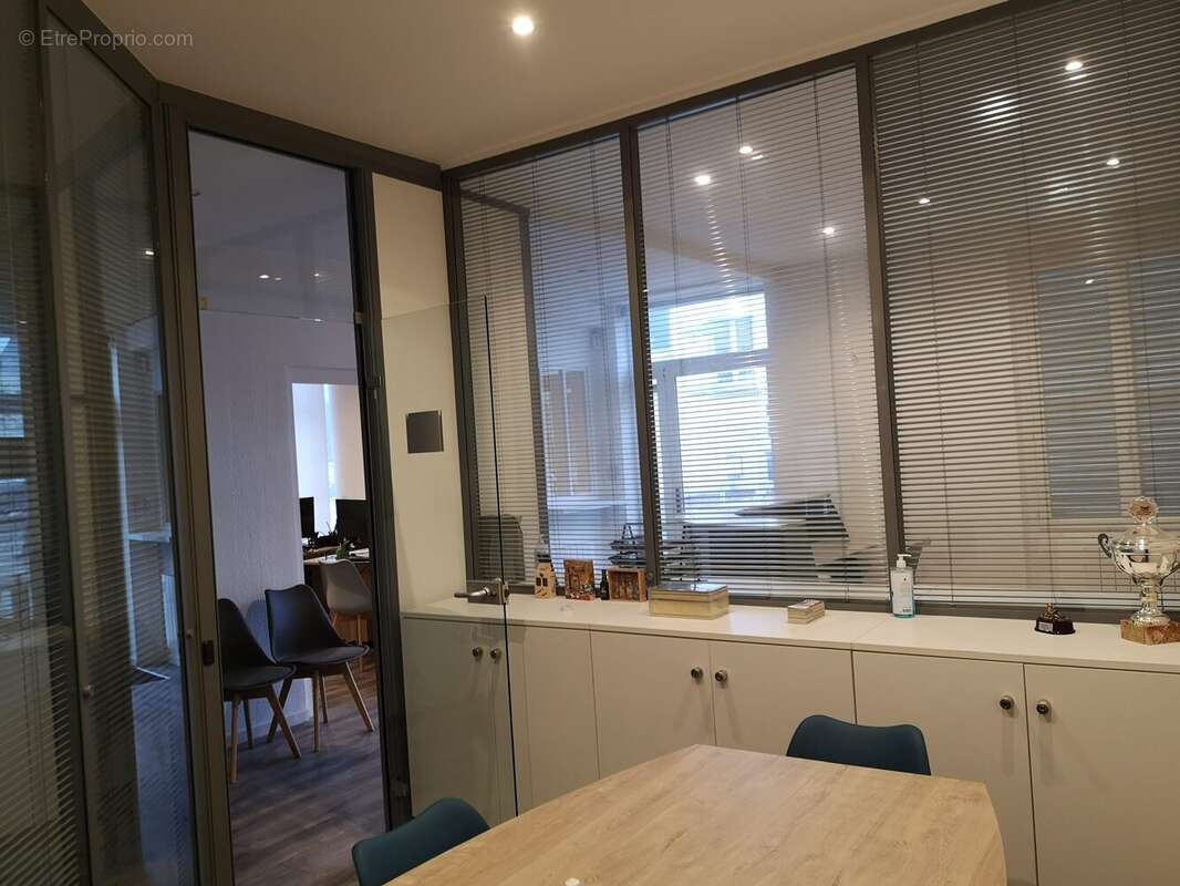 Commerce à NANTEUIL-LE-HAUDOUIN