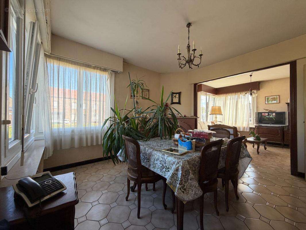 Maison en briques a renover,120m², grand sous/sol - photo 3