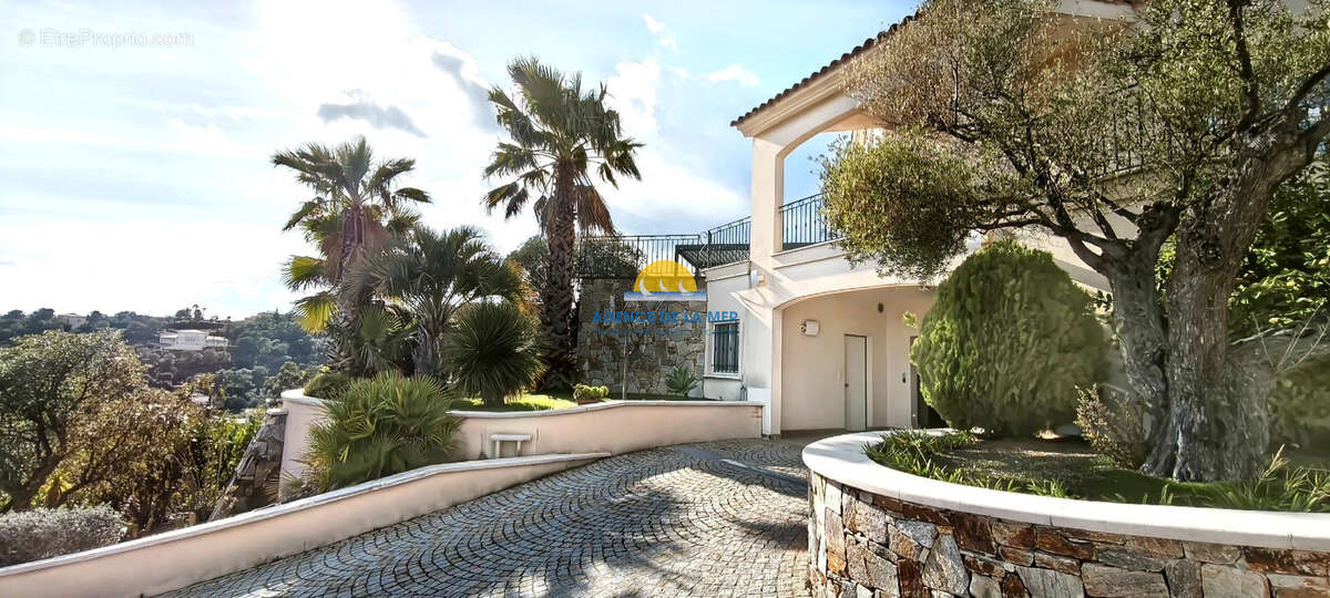 Maison à FREJUS