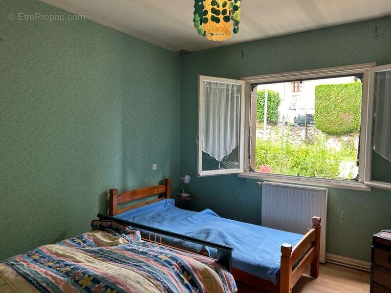 Maison à LUSSAC-LES-EGLISES