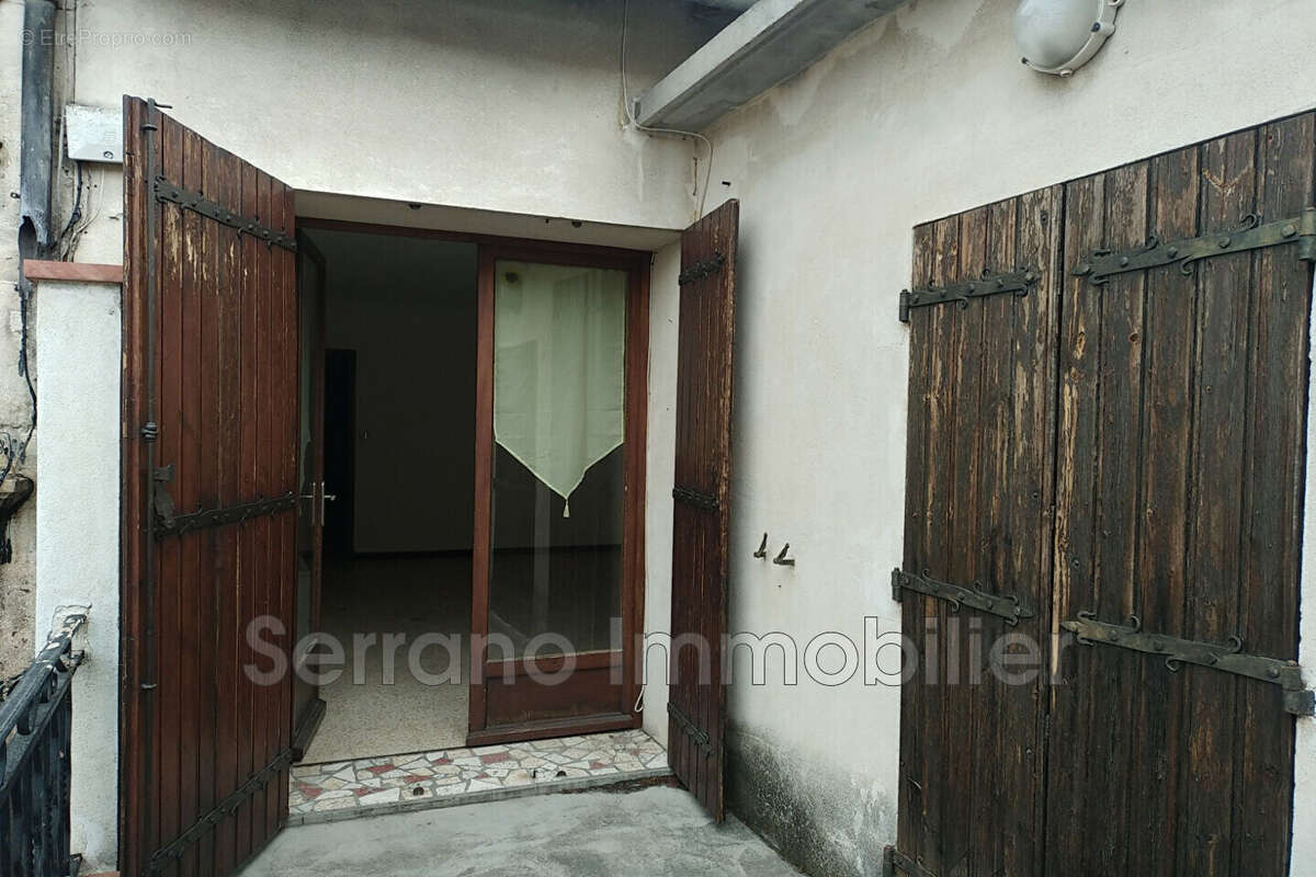 Maison 340 m² à Rognonas  - photo 5