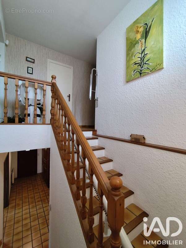 Maison 147 m² à Montrond-Les-Bains  - photo 8