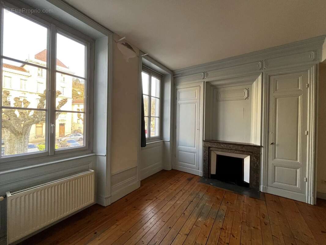 Appartement à JUJURIEUX