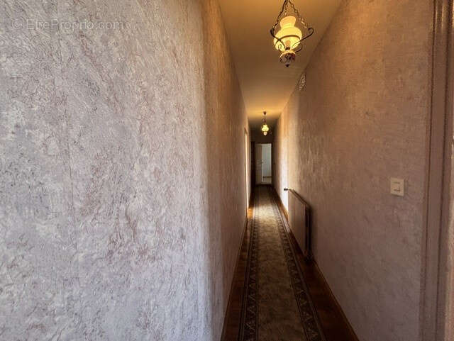 EXCLUSIVITE à AUTUN, T5 avec grandes dépendances, garage et cour. - photo 13