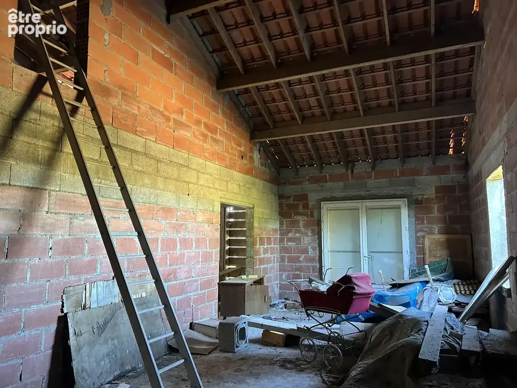À CHÂTEAUBERNARD, à proximité immédiate d'Auchan   un projet immobilier aux multiples possibilités ! - photo 4