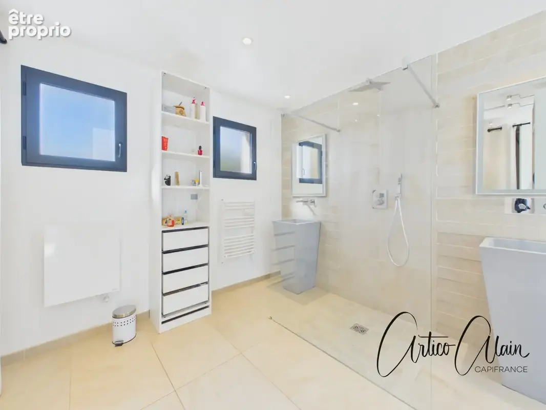 Maison contemporaine de  130 m² avec piscine et terrain 1300 m2 - photo 13