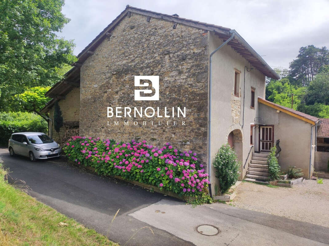 Maison à COURMANGOUX