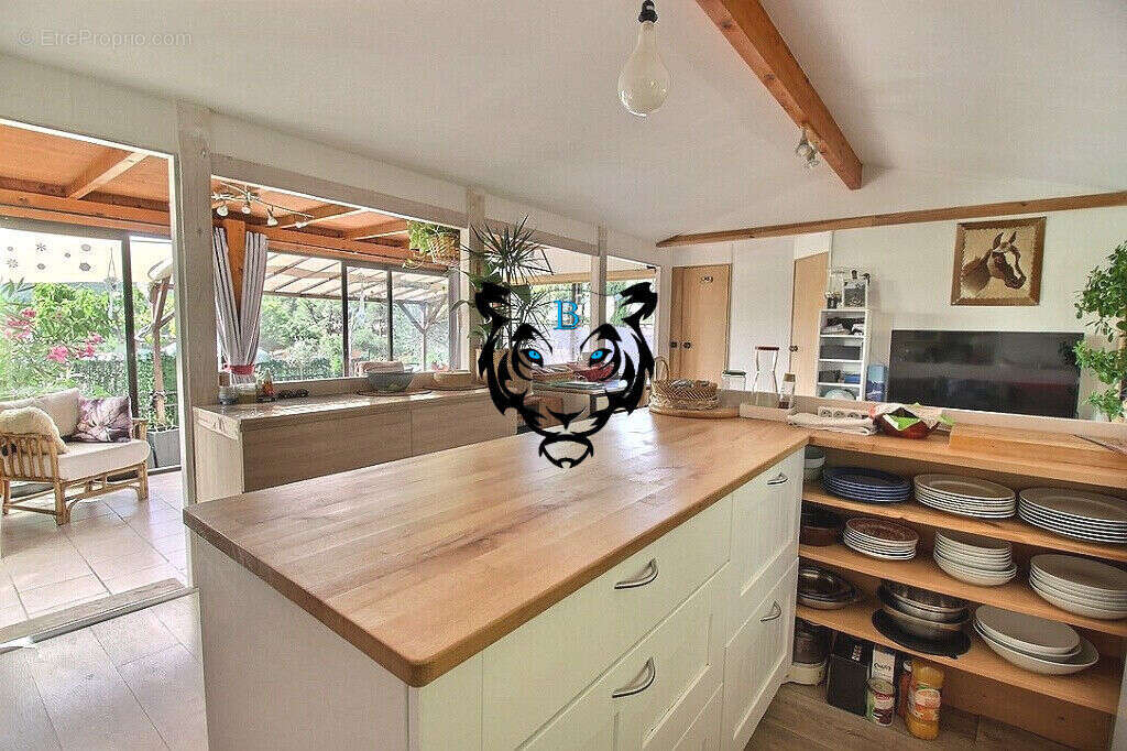 Maison à ROQUEBRUNE-SUR-ARGENS