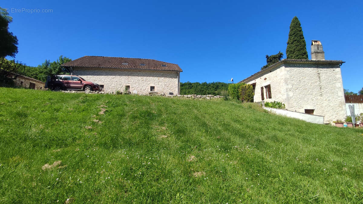 Maison à MONTAIGU-DE-QUERCY