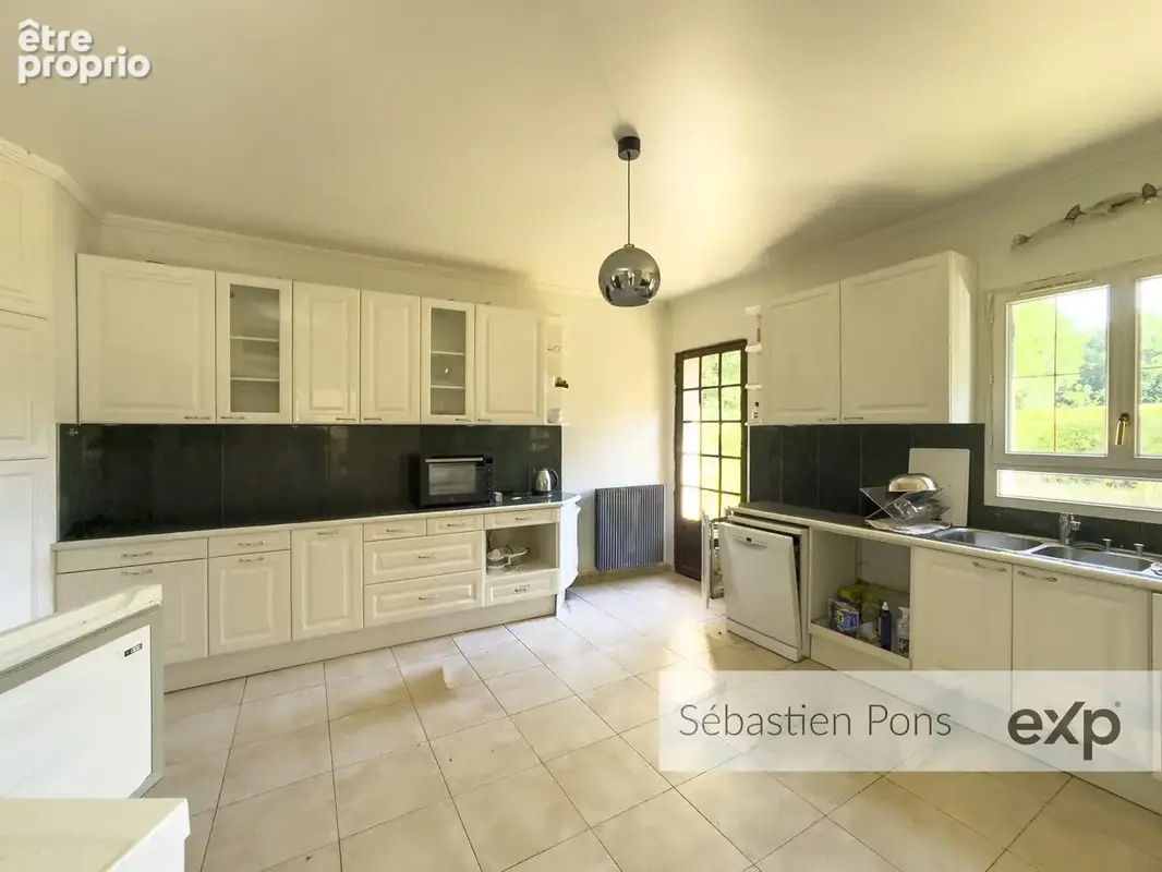 Maison 325 m² à La Boissiere-Ecole  - photo 3