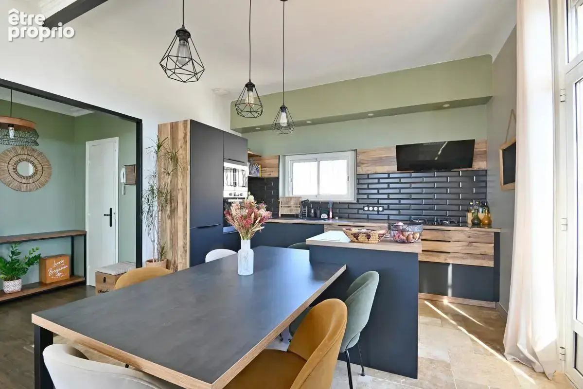 Appartement de 4 pièces de 97 m² à Nîmes - photo 6