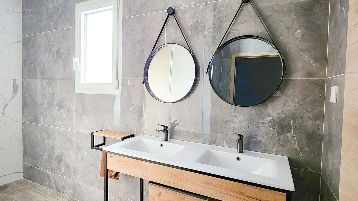 Maison à SALAISE-SUR-SANNE