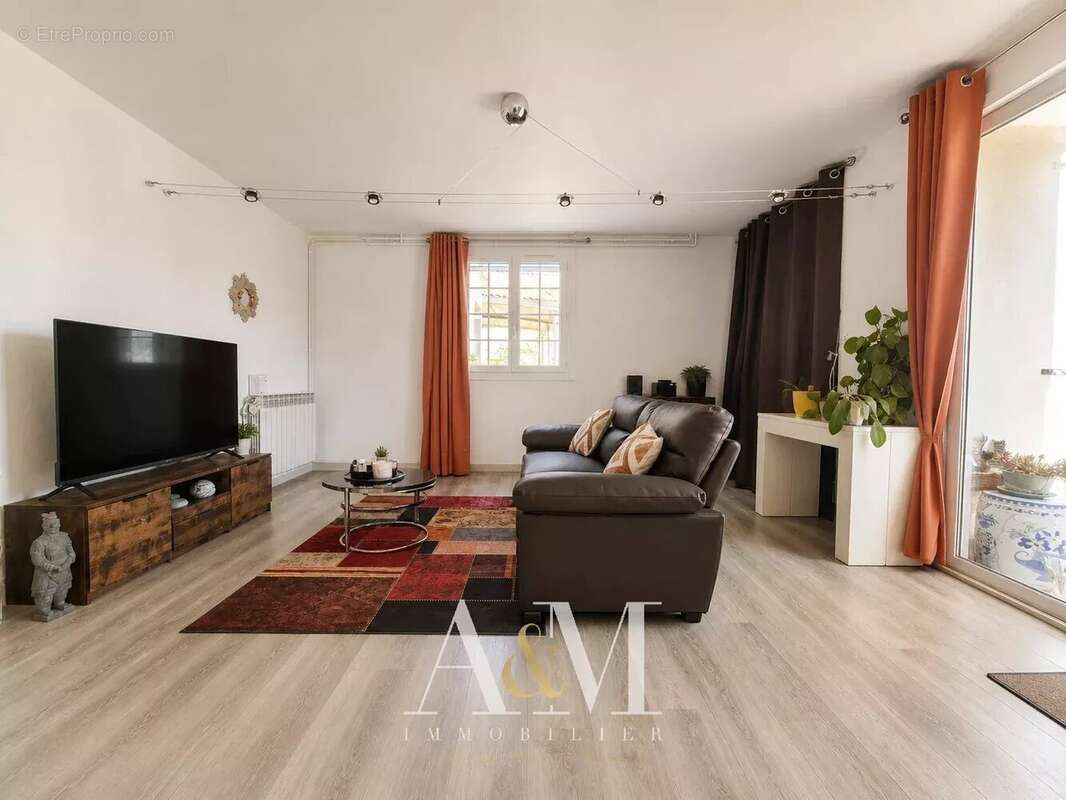 Maison à GARAT