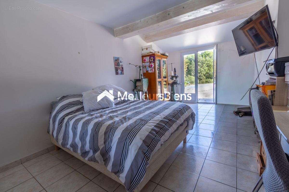 Maison à ROQUEBRUNE-SUR-ARGENS