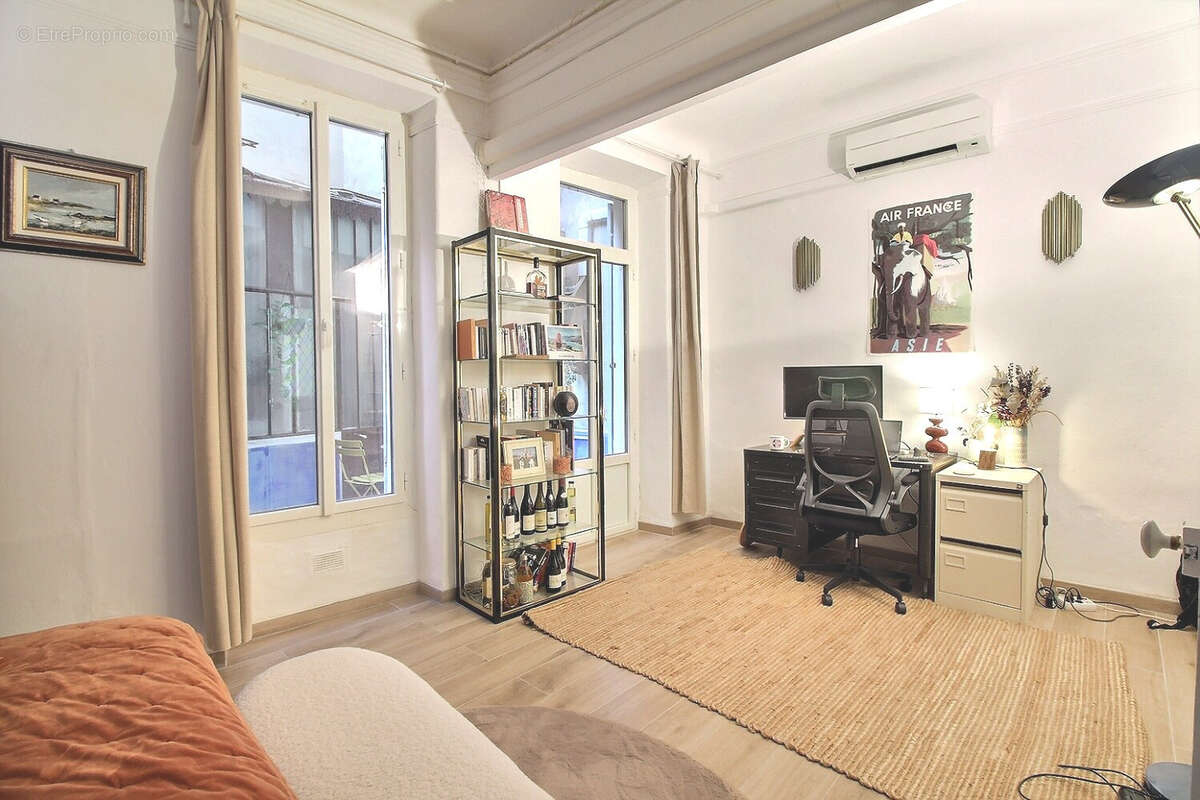 Appartement à MARSEILLE-1E