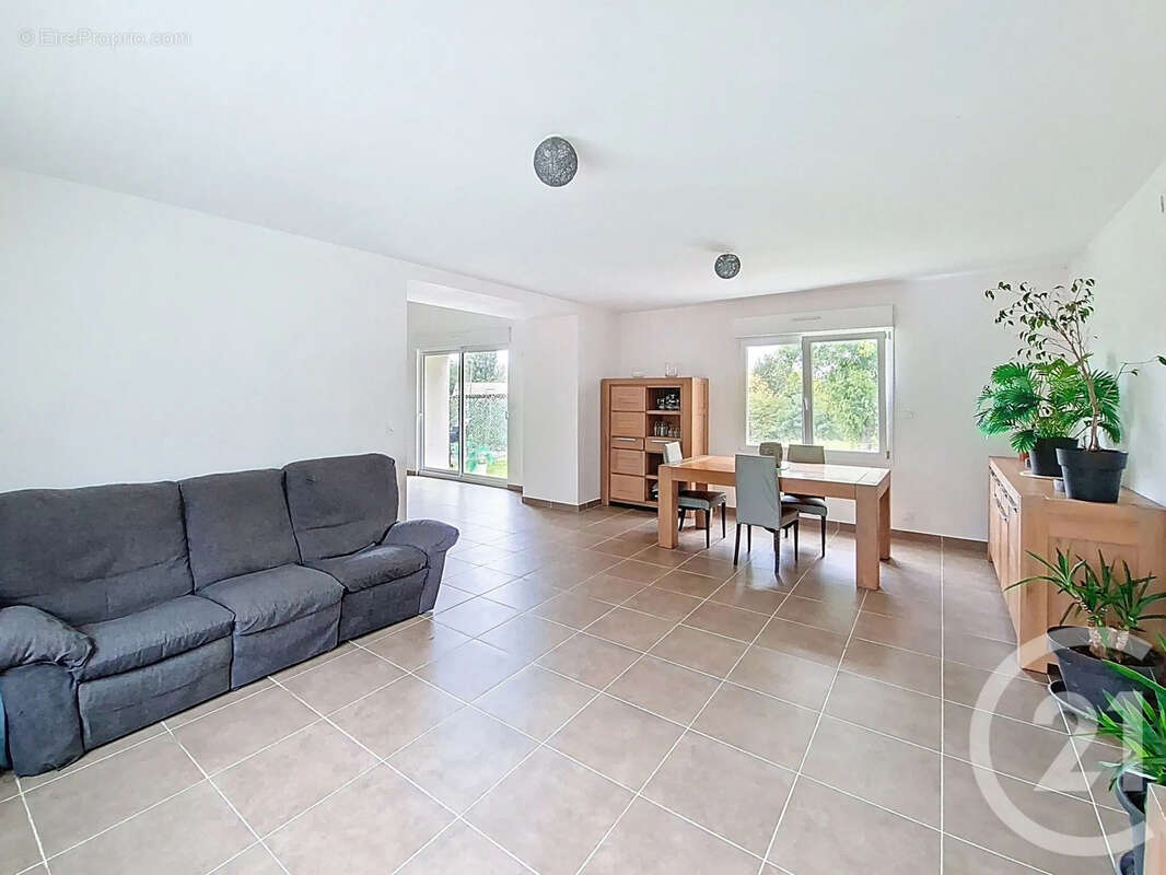 Maison à SAINT-PIERRE-DE-CHANDIEU