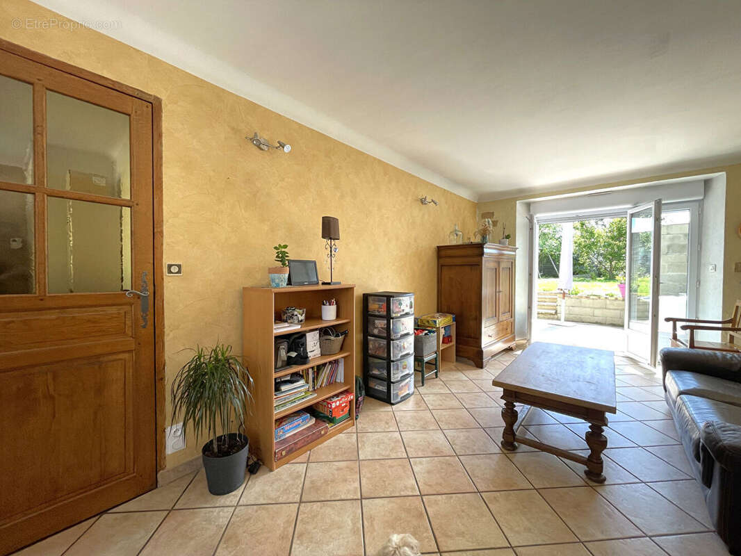 Maison 132 m2 (145 m2 au sol) avec jardin au centre du village de Bouafle - photo 4