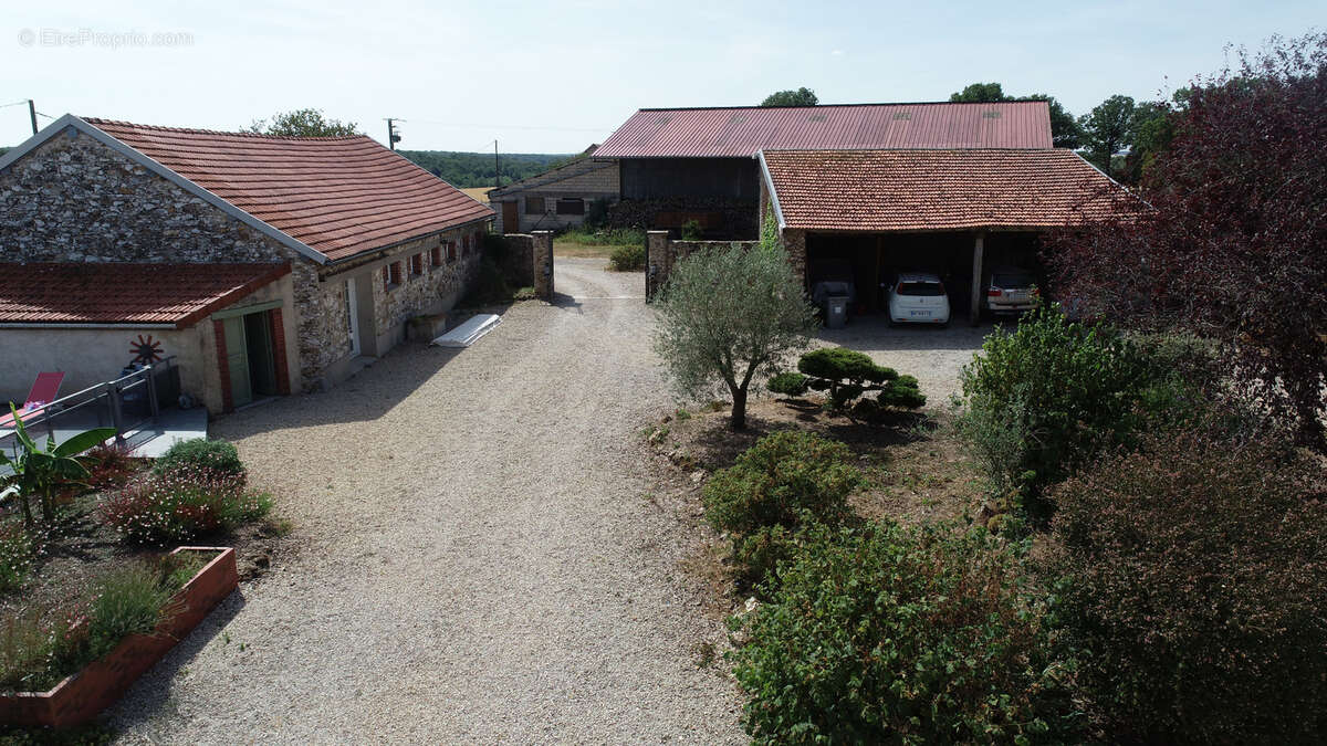 LE THOULT TROSNAY (51) à vendre superbe corps de ferme restauré sur un terrain clos de plus de 8600 m2 avec étang - photo 5