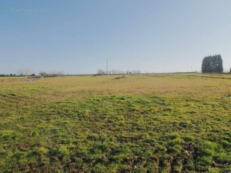 Terrain à AUNAY-SUR-ODON