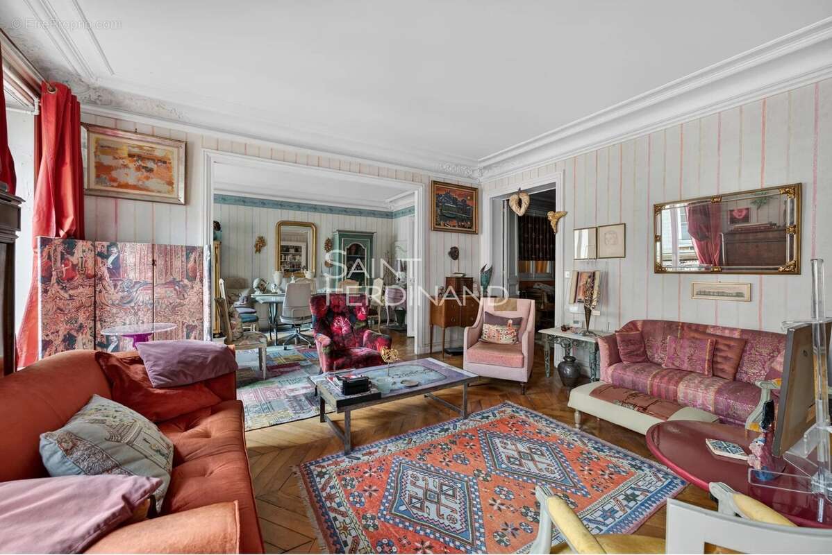 Appartement à PARIS-8E