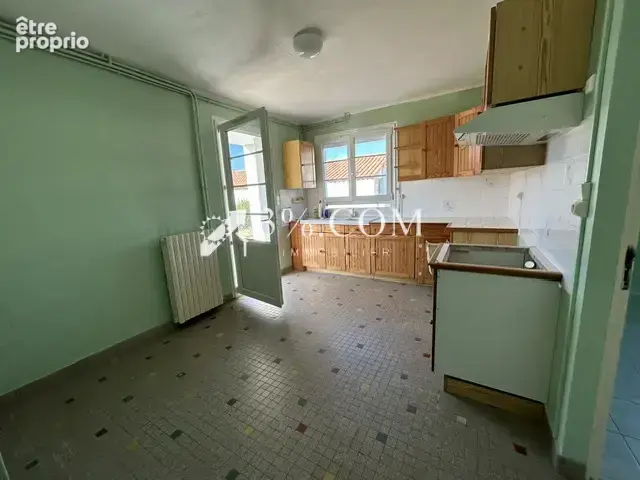 Maison de 117m2 avec deux garages et dépendances sur 960m2 d - photo 11