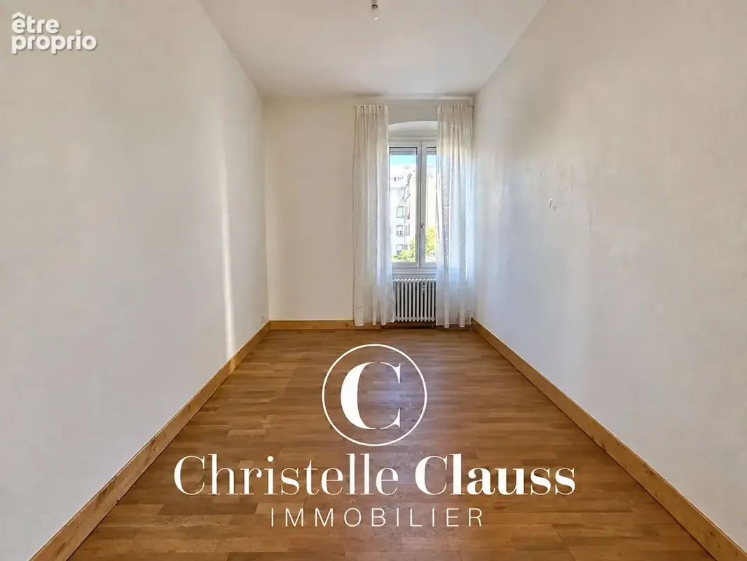 STRASBOURG - ORANGERIE  115 m², trois chambres et balcon plein sud - photo 9
