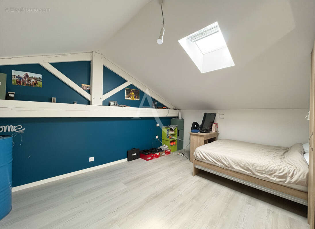 Maison 6 pièces - 5 chambres - NALLIERS - photo 6