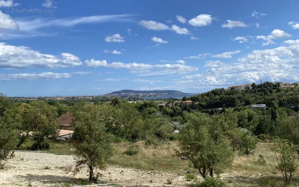 Terrain à POUSSAN