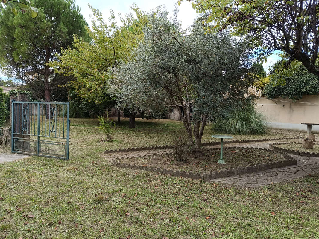 Maison à MONTELIMAR