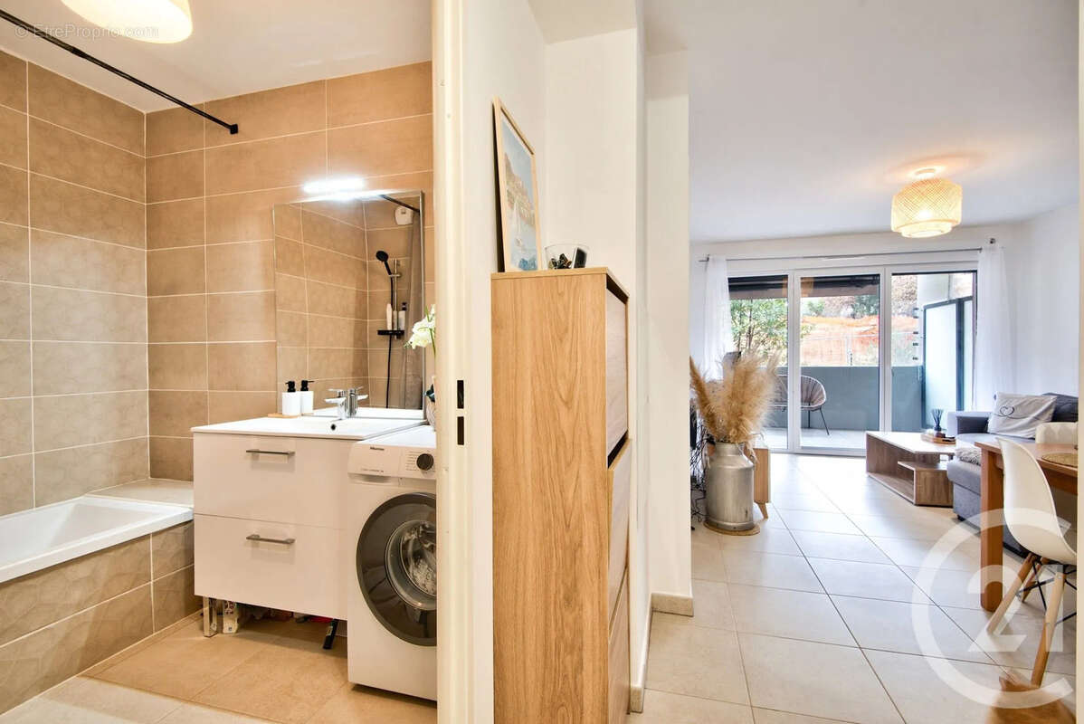 Appartement à SAINT-LAURENT-DU-VAR