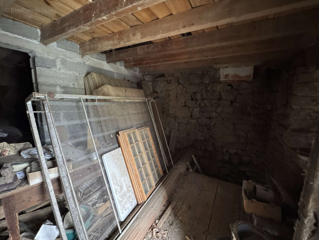 Maison à SAINT-JULIEN-VOCANCE