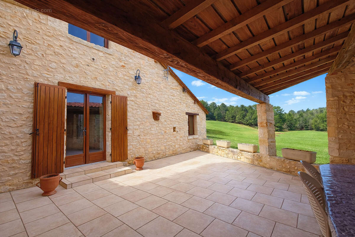 Maison à MILHAC-D'AUBEROCHE