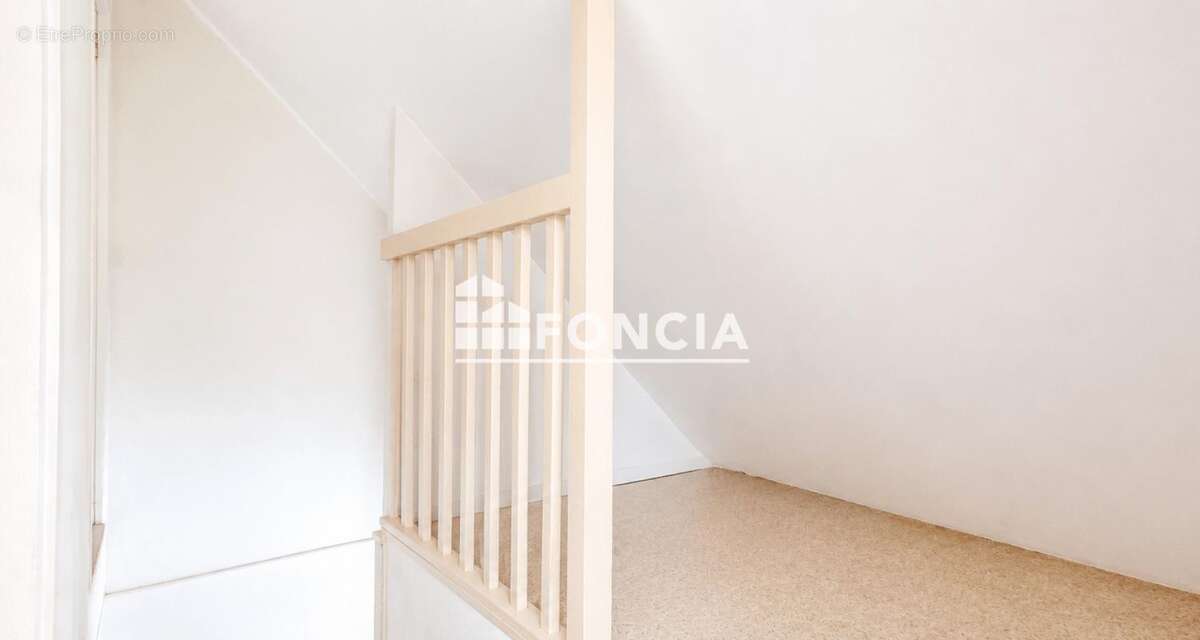 CHÂTEAU-THIERRY – Duplex T4 avec parking sécurisé et cave - photo 7