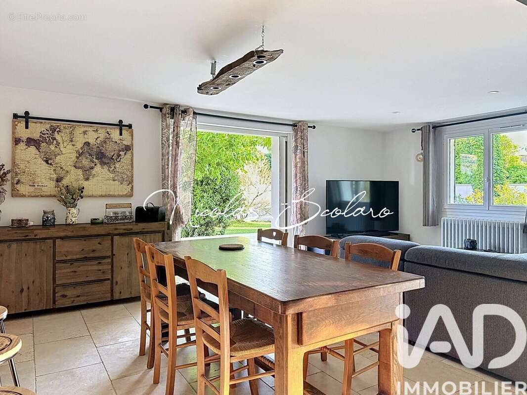 Photo 4 - Maison à ENTRAIGUES-SUR-LA-SORGUE